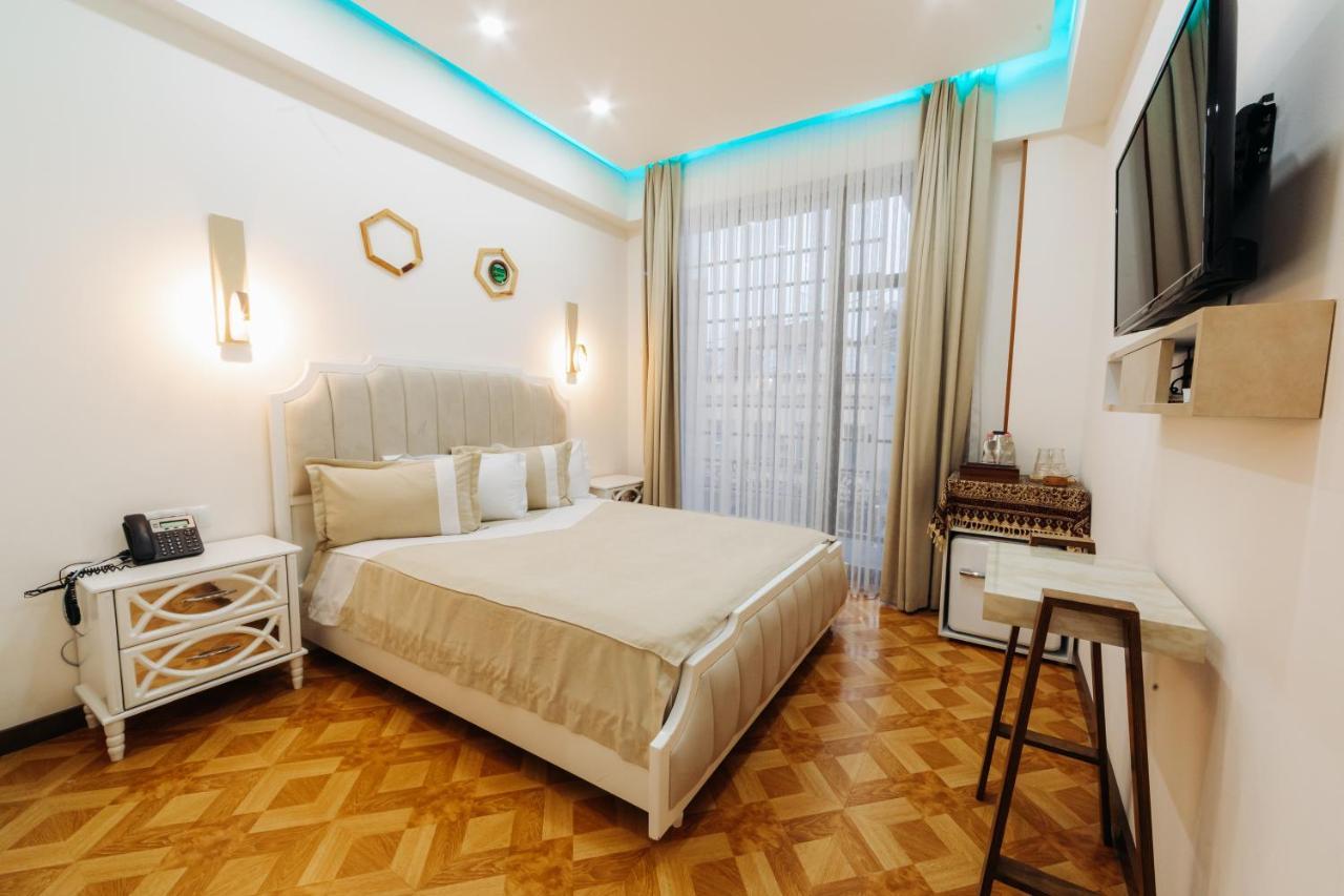 Hotel Luxin Tbilisi Esterno foto