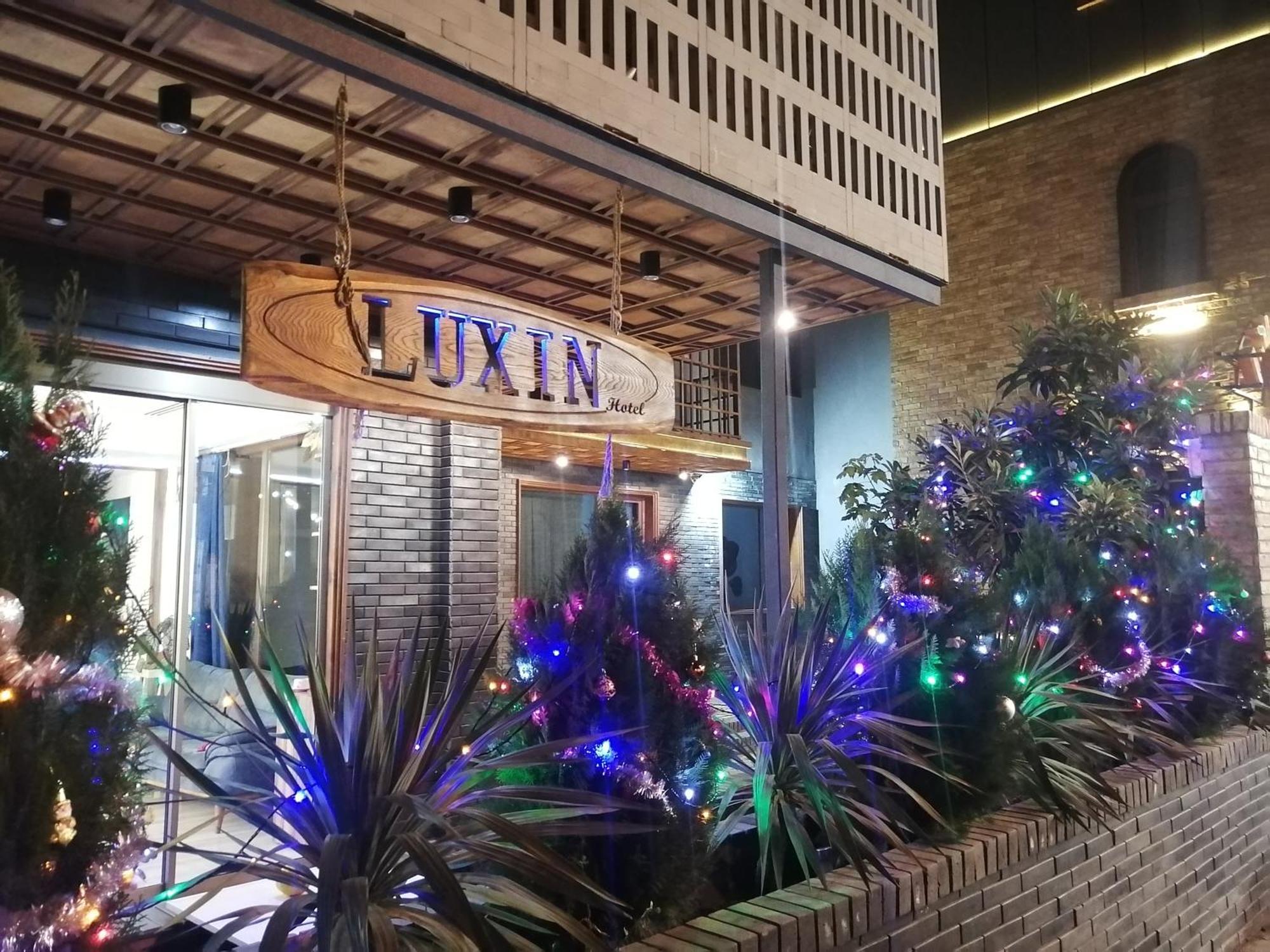 Hotel Luxin Tbilisi Esterno foto