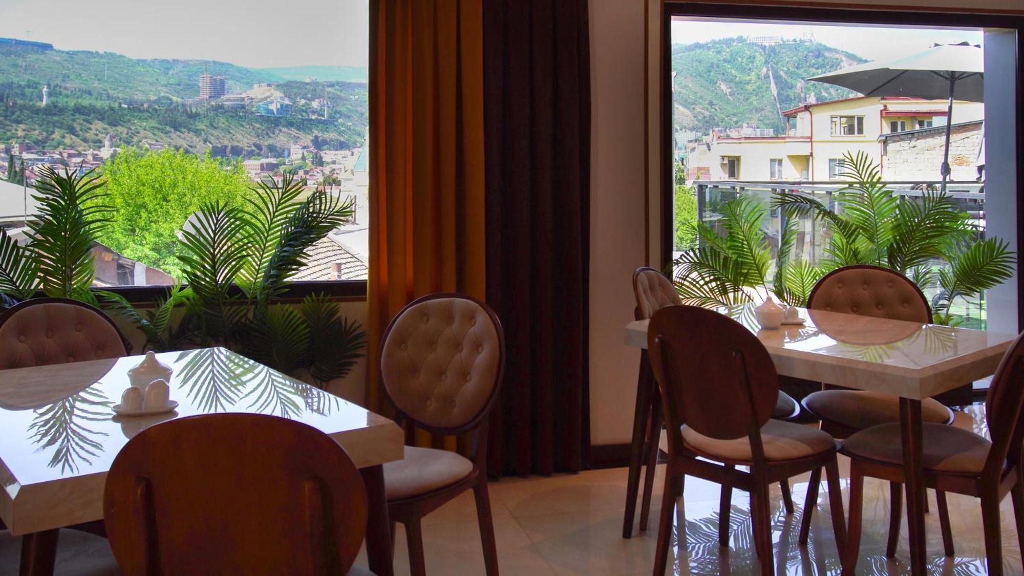Hotel Luxin Tbilisi Esterno foto